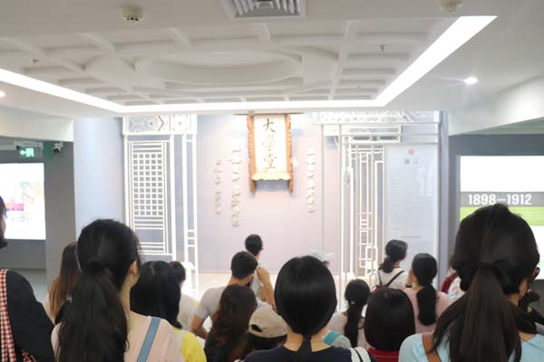 北京大学第六医院组织新生参观北京大学校史馆 (2).jpg