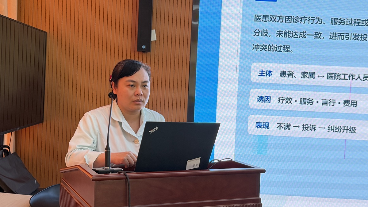 薛明华.jpg 薛明华.jpg