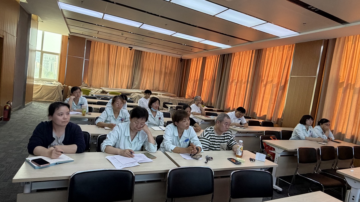 合影.jpg 合影.jpg