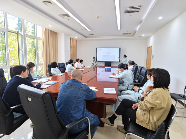整洁明亮的医院护理会议_600px.png